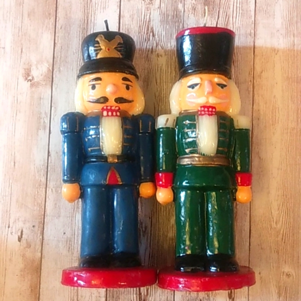 2 Nutcracker candles (j7)